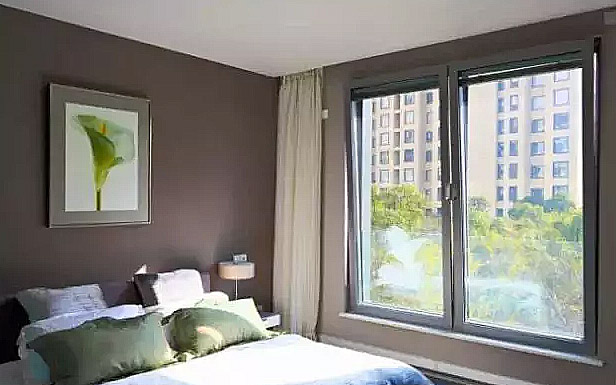 為什么歐洲人更喜歡用內(nèi)開(kāi)內(nèi)倒窗？-季華鋁材